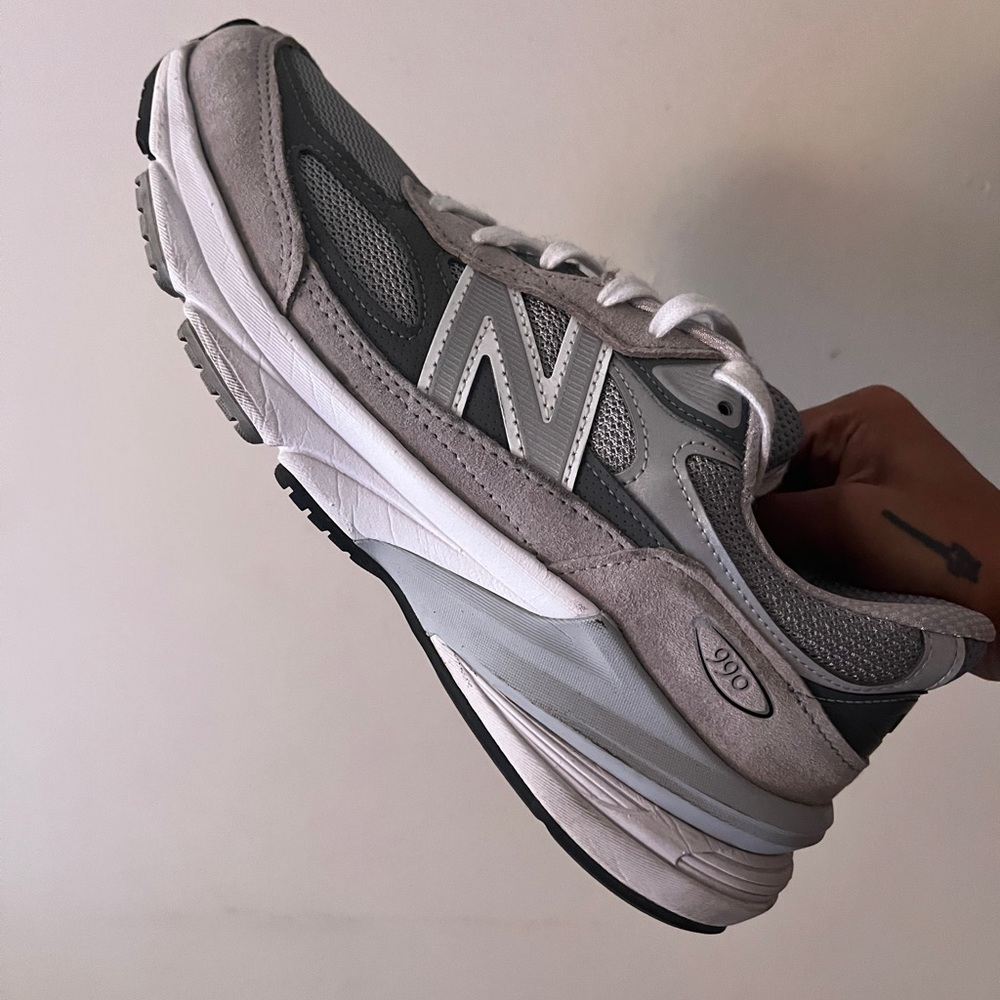New Balance 990 V6
